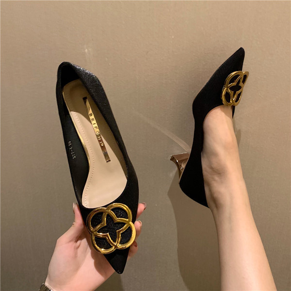 Ženske cipele sa metalnim elementom i petom od 5 cm u više boja