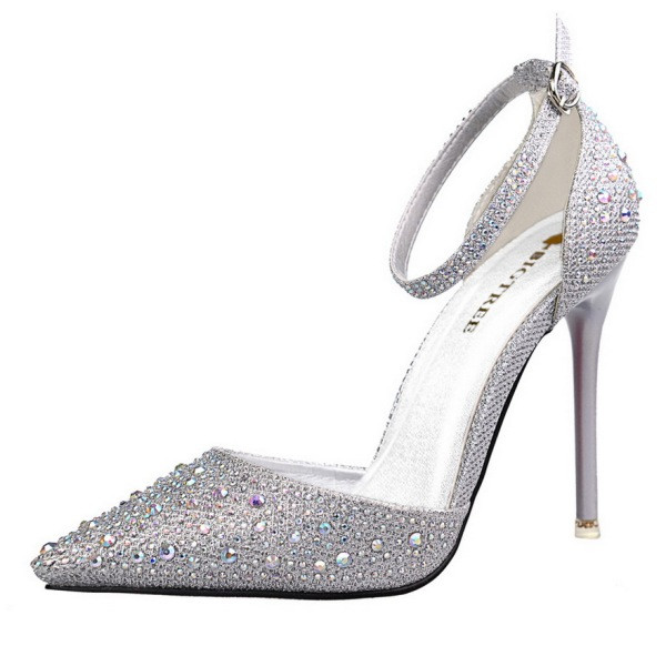 Elegantne ženske cipele s kamenčićima i remenom