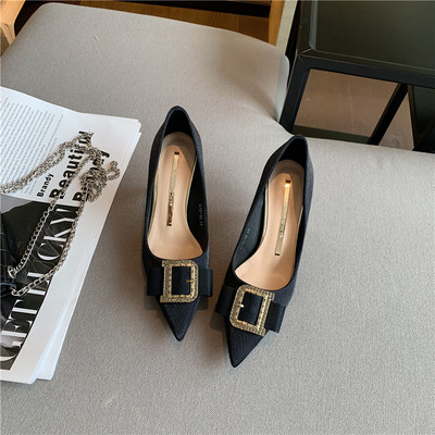 Moderne ženske cipele s kopčom i petom visine 7 cm