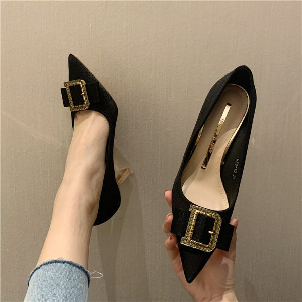 Moderne ženske cipele s kopčom i petom visine 7 cm