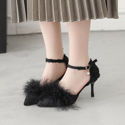 Aktualne ženske cipele s perom i remenom