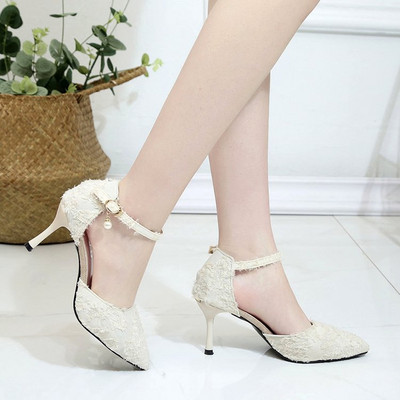 Aktualne ženske cipele s perom i remenom