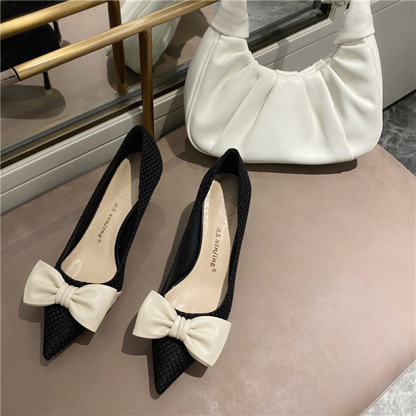 Novi model ženskih cipela na špic sa trakom u plavoj i crnoj boji