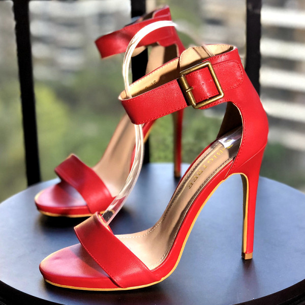 Elegantne ženske sandale s kopčom