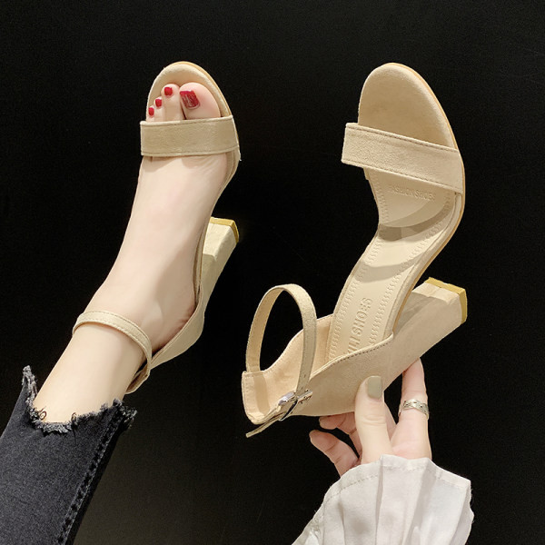 Novi model ženskih sandala sa debelom petom