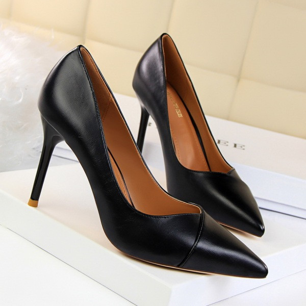 Elegantne ženske kožne cipele s tankom petom
