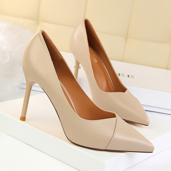 Elegantne ženske kožne cipele s tankom petom