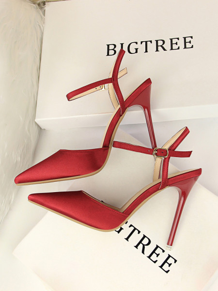 Elegantne satenske sandale s tankim remenčićima