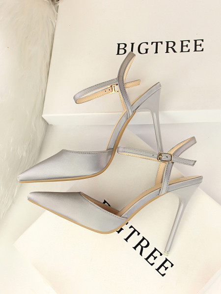 Elegantne satenske sandale s tankim remenčićima