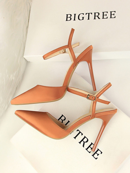 Elegantne satenske sandale s tankim remenčićima