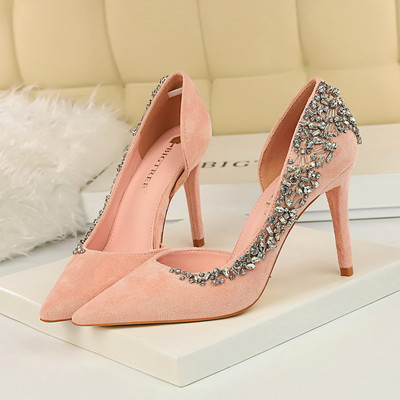 Elegantne zatvorene cipele od eko brušene kože s kamenčićima