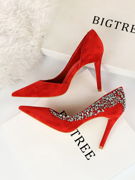 Elegantne zatvorene cipele od eko brušene kože s kamenčićima