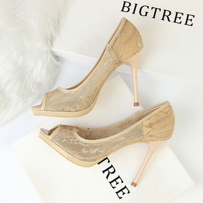 Moderne cipele s čipkom i visokim petama