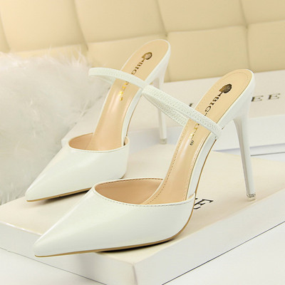 Elegantne špicaste ženske sandale na tanku petu