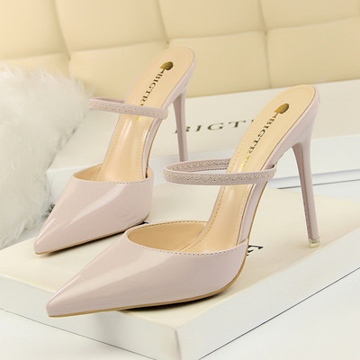 Elegantne špicaste ženske sandale na tanku petu