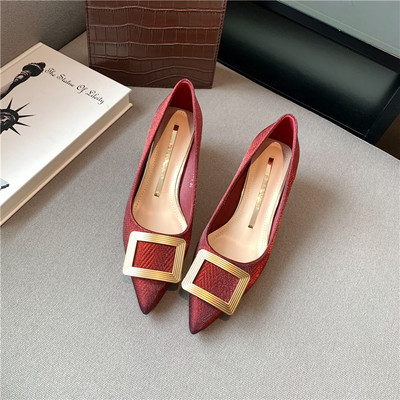 Novi model ženskih cipela sa metalnom kopčom i petom visine 5 cm