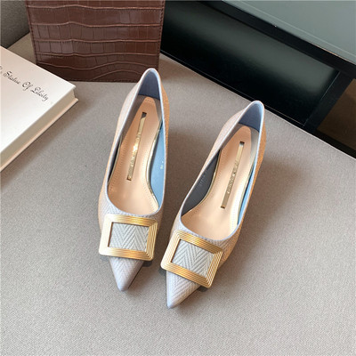 Novi model ženskih cipela sa metalnom kopčom i petom visine 5 cm