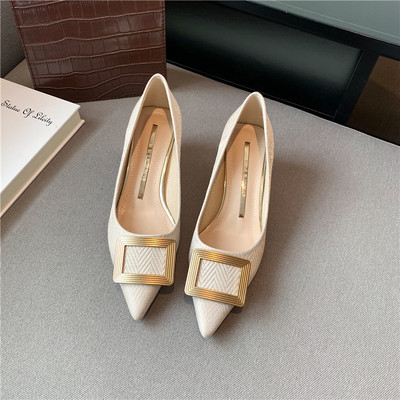 Novi model ženskih cipela sa metalnom kopčom i petom visine 5 cm