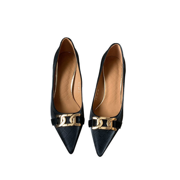 Novi model ženskih cipela od eko kože sa metalnim elementom