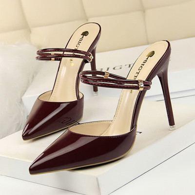 Moderne ženske kožne sandale na tanku petu