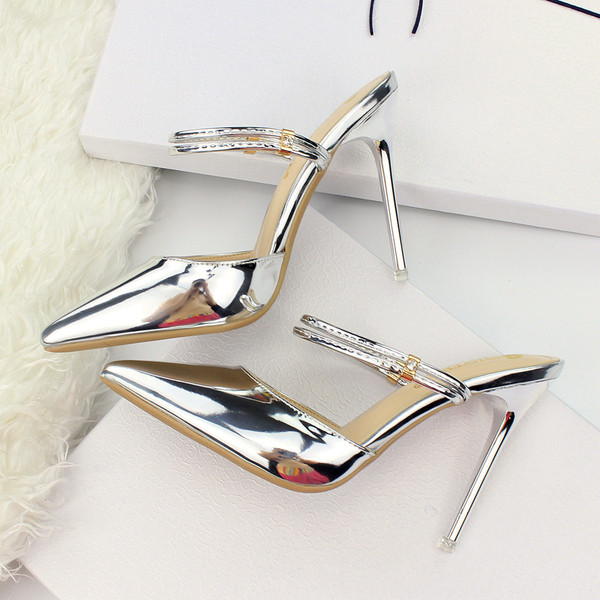 Moderne ženske kožne sandale na tanku petu