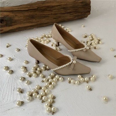 Moderne ženske cipele s visokom petom i biserima