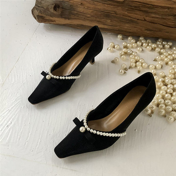 Moderne ženske cipele s visokom petom i biserima