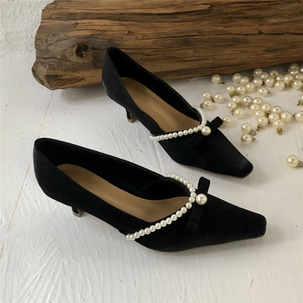 Moderne ženske cipele s visokom petom i biserima