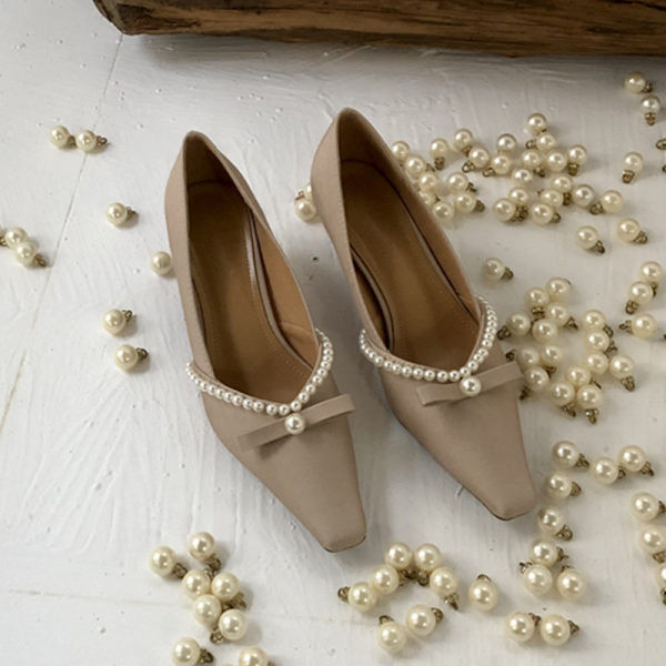 Moderne ženske cipele s visokom petom i biserima