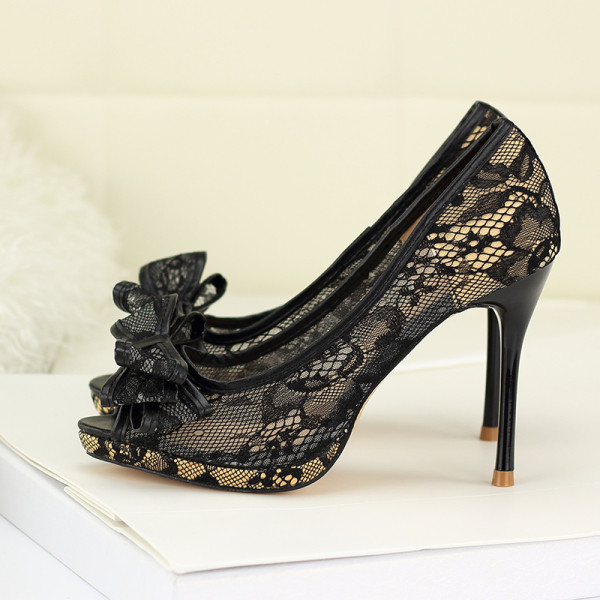 Elegantne ženske čipkaste cipele s vrpcom i petom od 9,5 cm