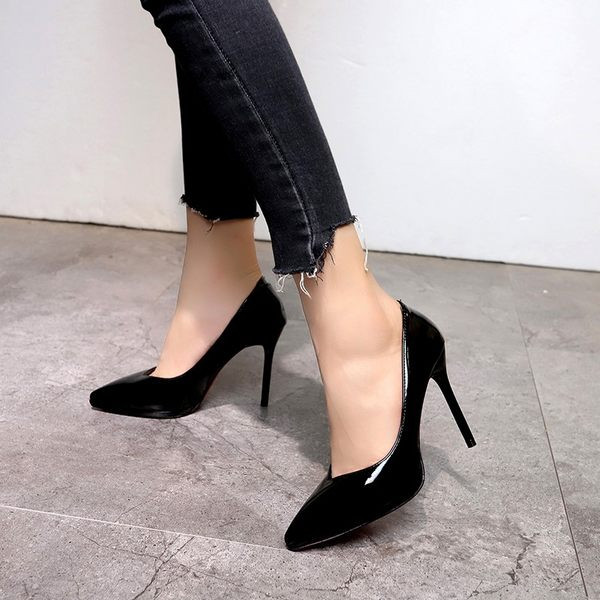 Elegantne ženske lakirane cipele na visoku petu 9 cm