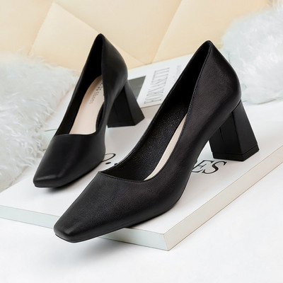 Moderne ženske cipele od eko kože sa debelom petom