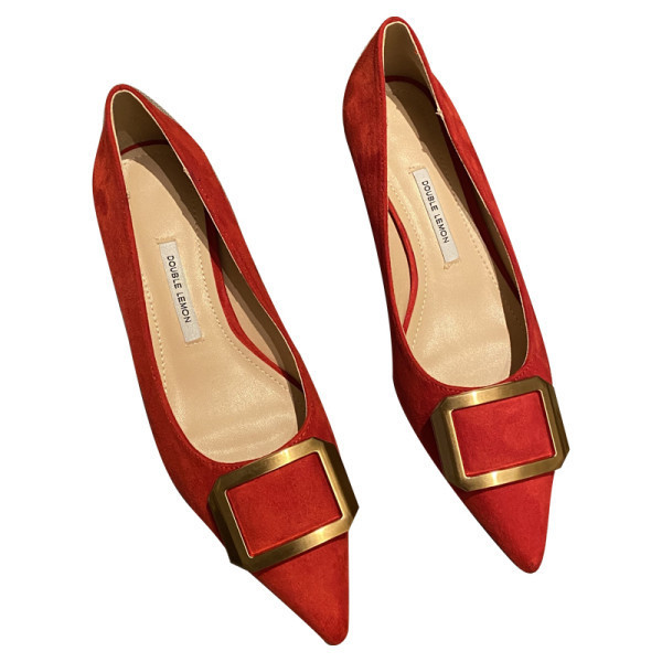 Novi model ženskih cipela sa kopčom u tri boje