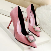 Elegantne ženske cipele od eko brušene kože s kopčom