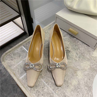 Moderne ženske cipele s kamenčićima i visokom petom od 5 cm