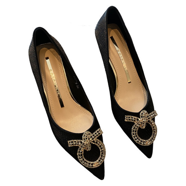 Ženske cipele na špic s petom od 5 cm i kamenčićima