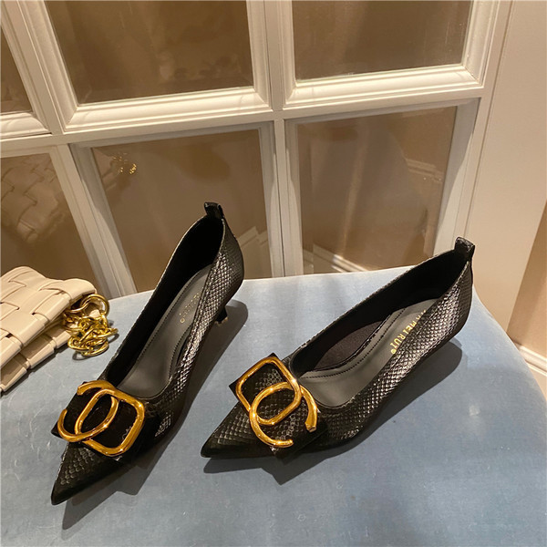 Moderne ženske cipele na visoku petu 5 cm - tri boje