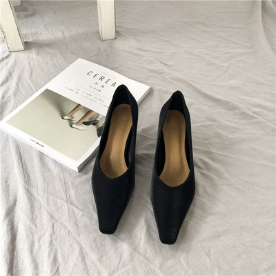 Novi model ženskih cipela na visoku petu - u crnoj i bež boji