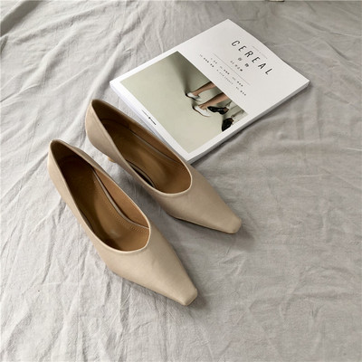 Novi model ženskih cipela na visoku petu - u crnoj i bež boji