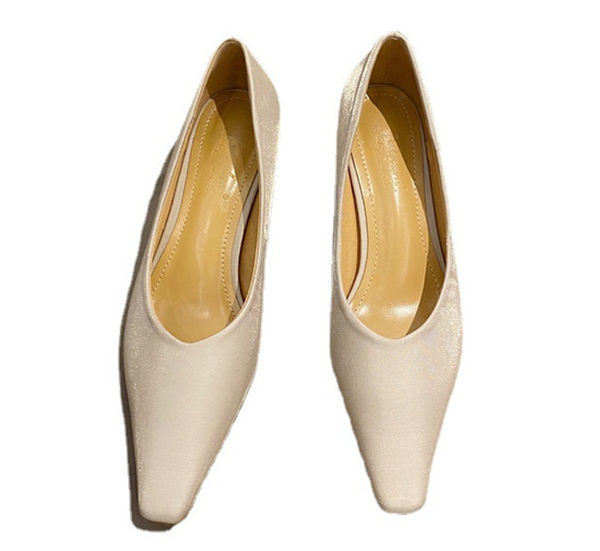 Novi model ženskih cipela na visoku petu - u crnoj i bež boji