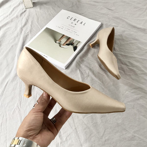 Novi model ženskih cipela na visoku petu - u crnoj i bež boji