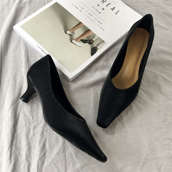 Novi model ženskih cipela na visoku petu - u crnoj i bež boji