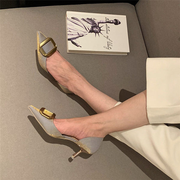 Moderne ženske cipele s metalnom kopčom u bež i plavoj boji