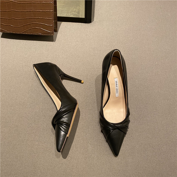 Novi model ženskih kožnih cipela na visoku tanku petu