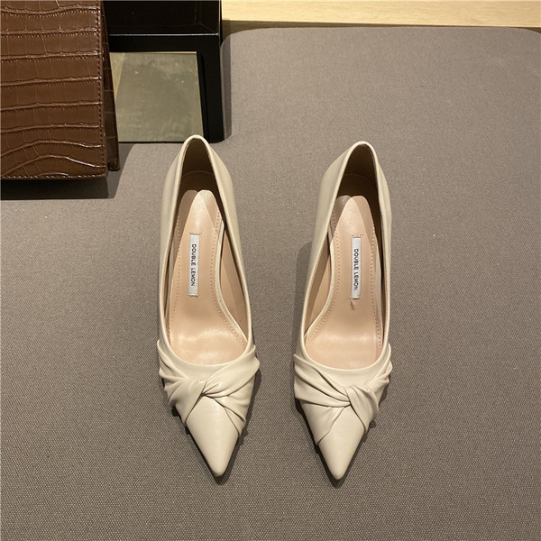 Novi model ženskih kožnih cipela na visoku tanku petu