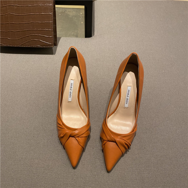 Novi model ženskih kožnih cipela na visoku tanku petu