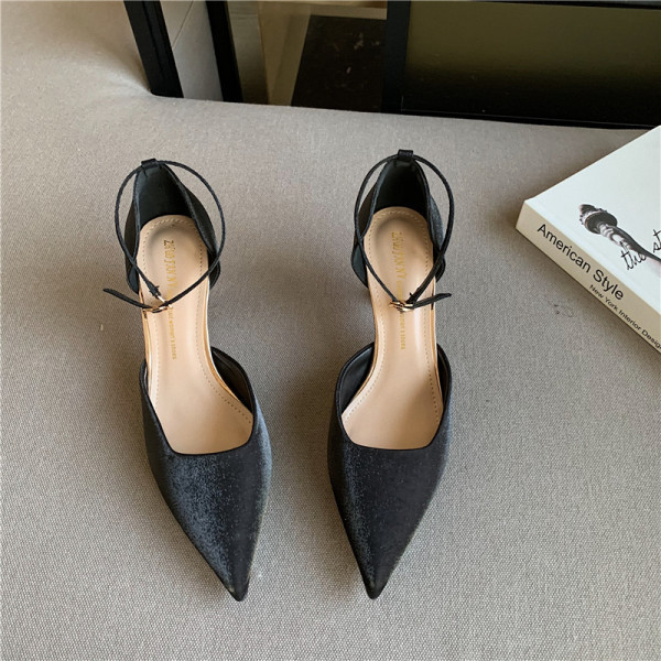 Novi model ženskih cipela na visoku petu i remenčić