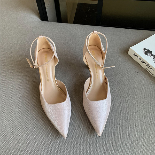 Novi model ženskih cipela na visoku petu i remenčić