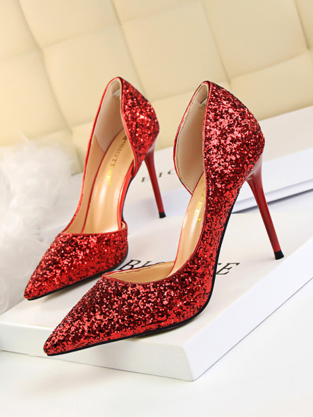 Ženske cipele s izrezom i sjajnim česticama