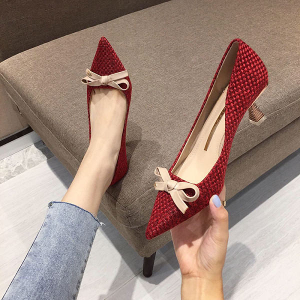 Moteriški smailūs batai su kaspinu ir 5 cm aukščio kulnu